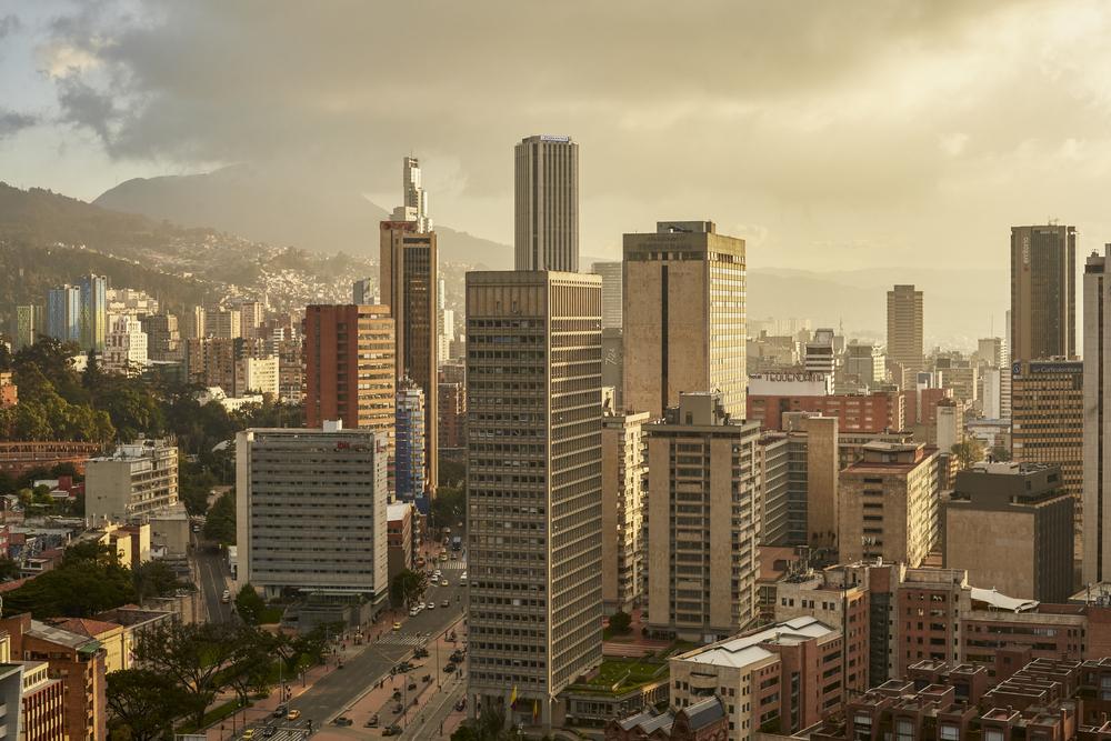 Panorámica de Bogotá al caer el atardecer